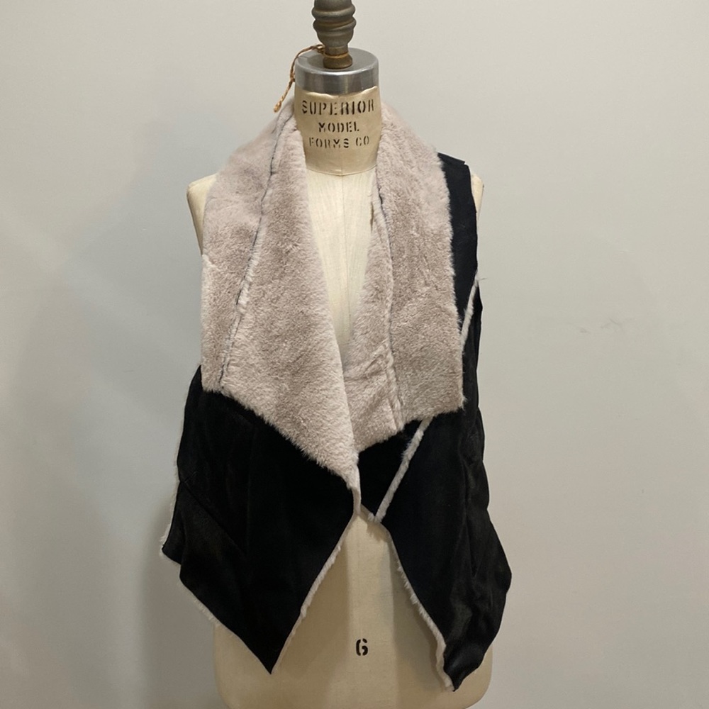 Chaser black faux fur/leather vest size XS